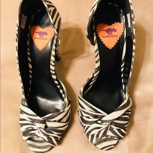 Zebra stripe, open toe, Rocket Dog Heels 👠 Size 7